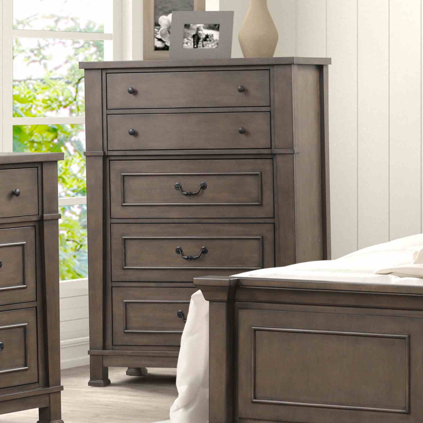 Huddersfield Walnut 4 Pc King Bedroom Set - Image 25