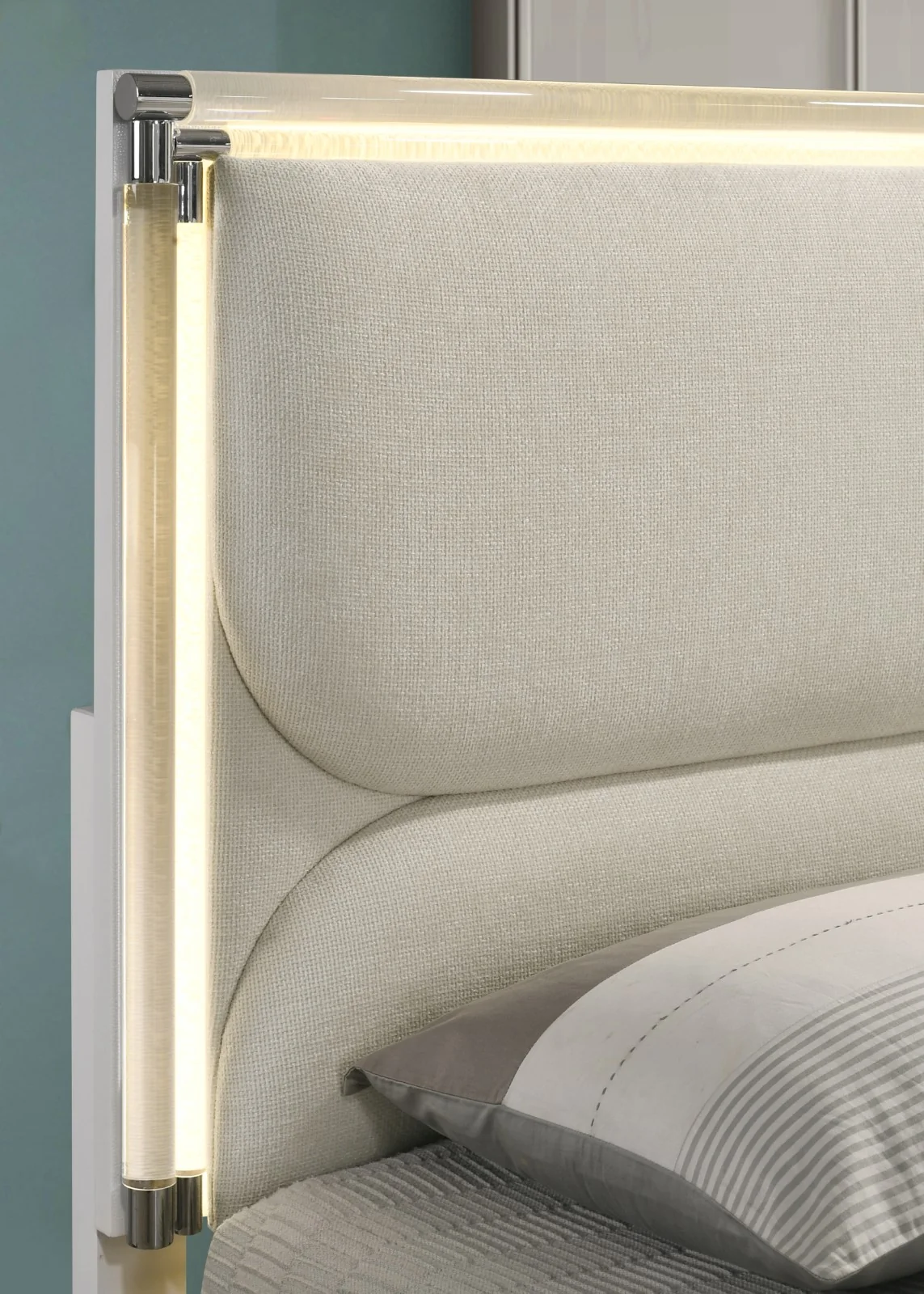 Lareina Twin Bed FM72081WH - Image 3