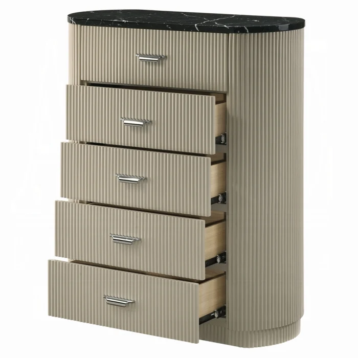 Travonte 5 Drawer Chest BD04886 - Image 4